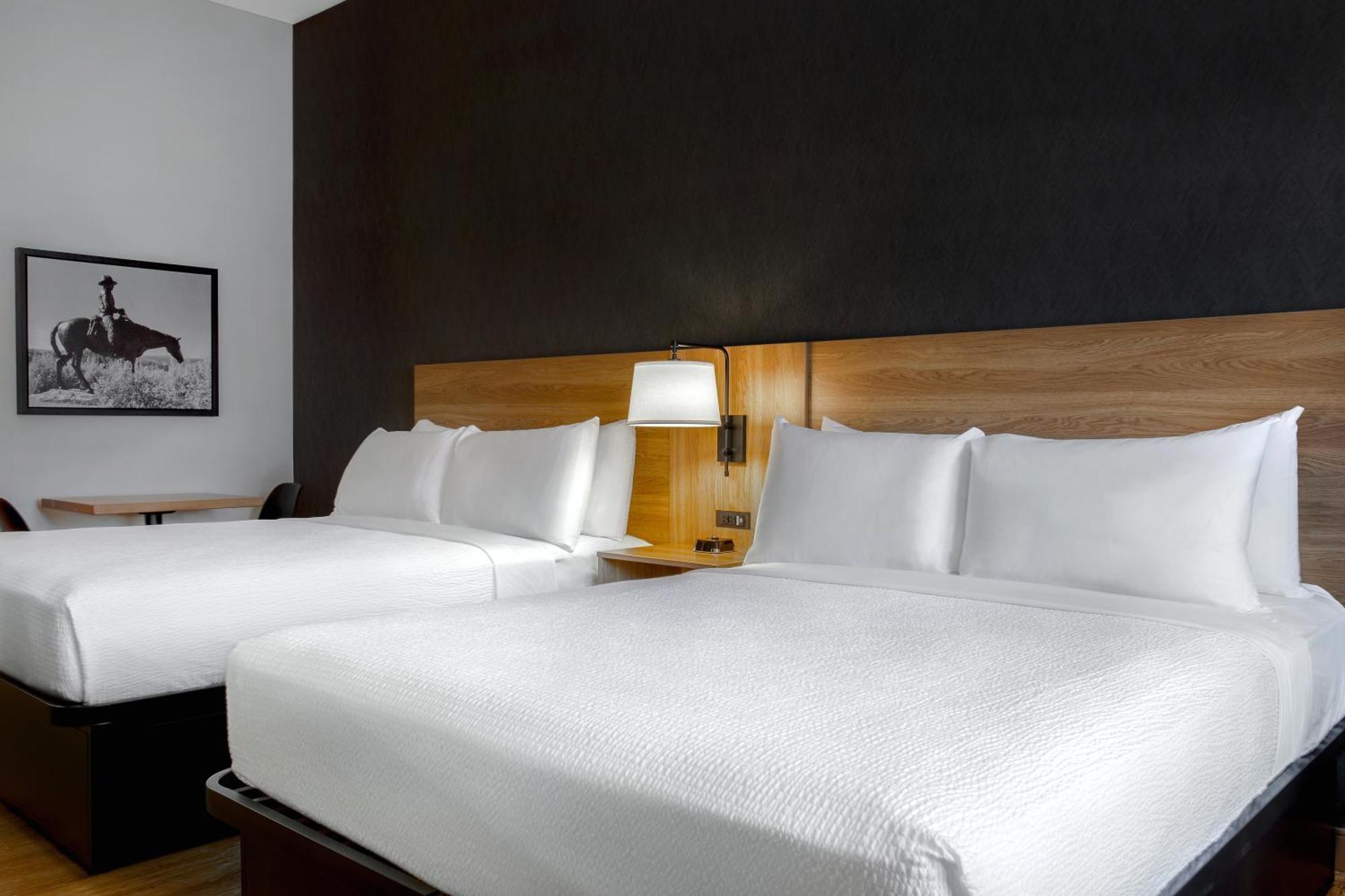 Ramada By Wyndham Cochrane Hotell Eksteriør bilde