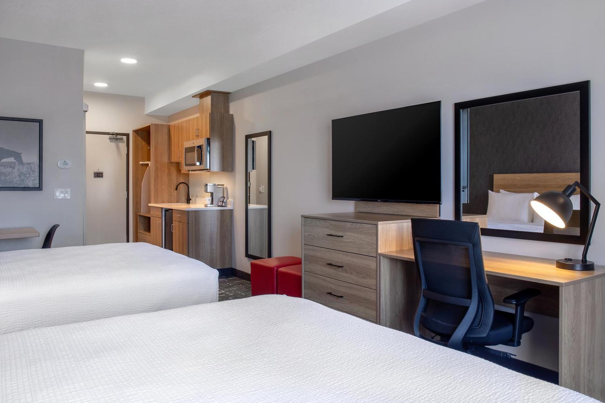 Ramada By Wyndham Cochrane Hotell Eksteriør bilde