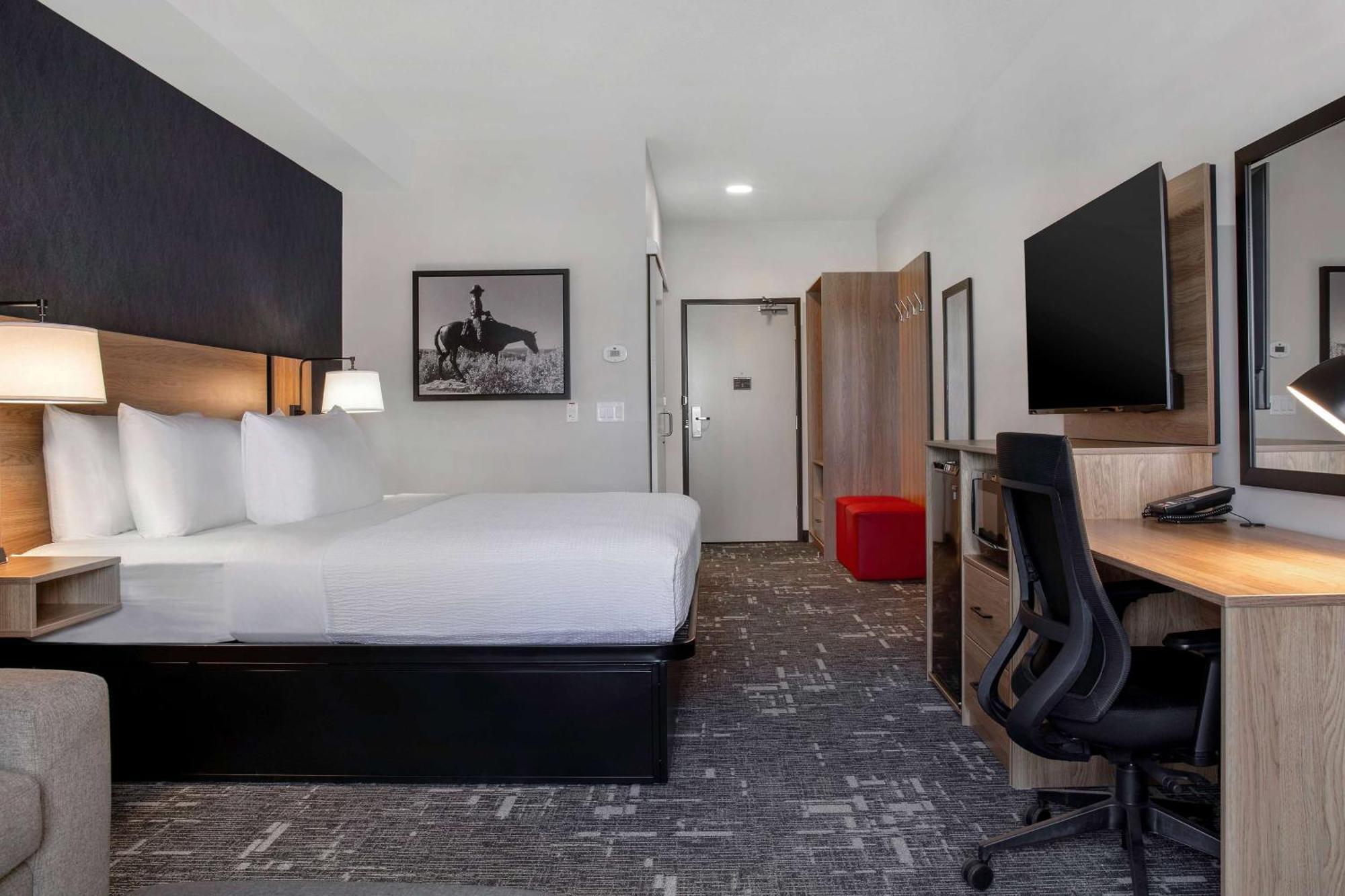 Ramada By Wyndham Cochrane Hotell Eksteriør bilde