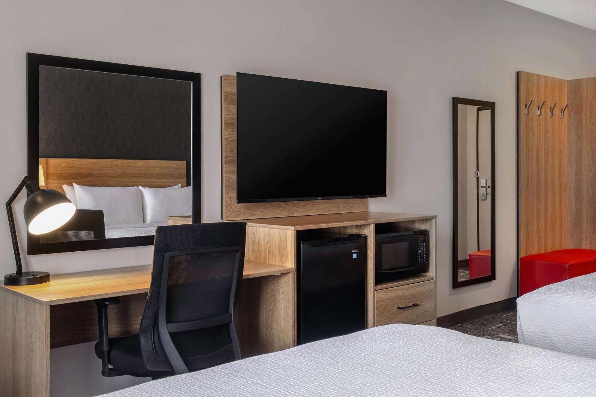 Ramada By Wyndham Cochrane Hotell Eksteriør bilde