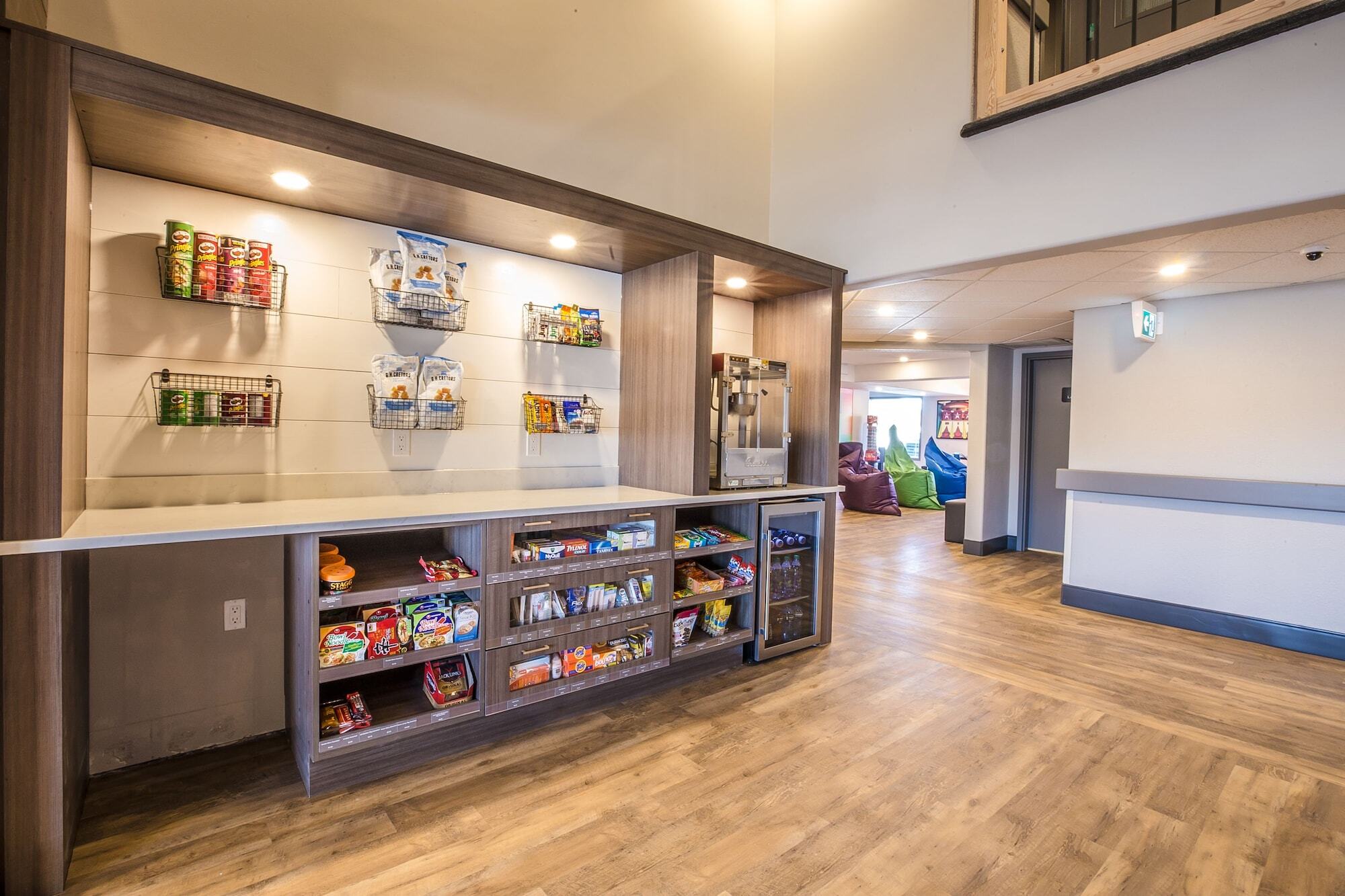Ramada By Wyndham Cochrane Hotell Eksteriør bilde